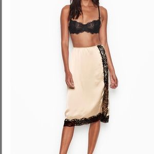 NWT Side Button Slip Skirt